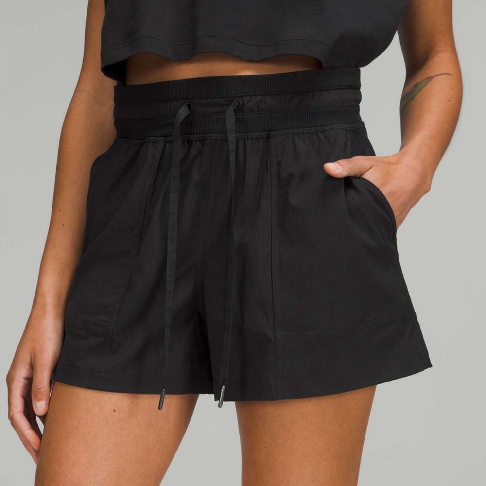 NWOT Lululemon Dance Studio High-Rise Shorts 3.5”